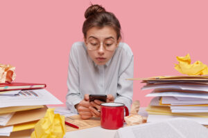 A Armadilha da Procrastinação e seu Impacto na Saúde Mental 1 | Terapia Online e Presencial Imagem de wayhomestudio em Freepik